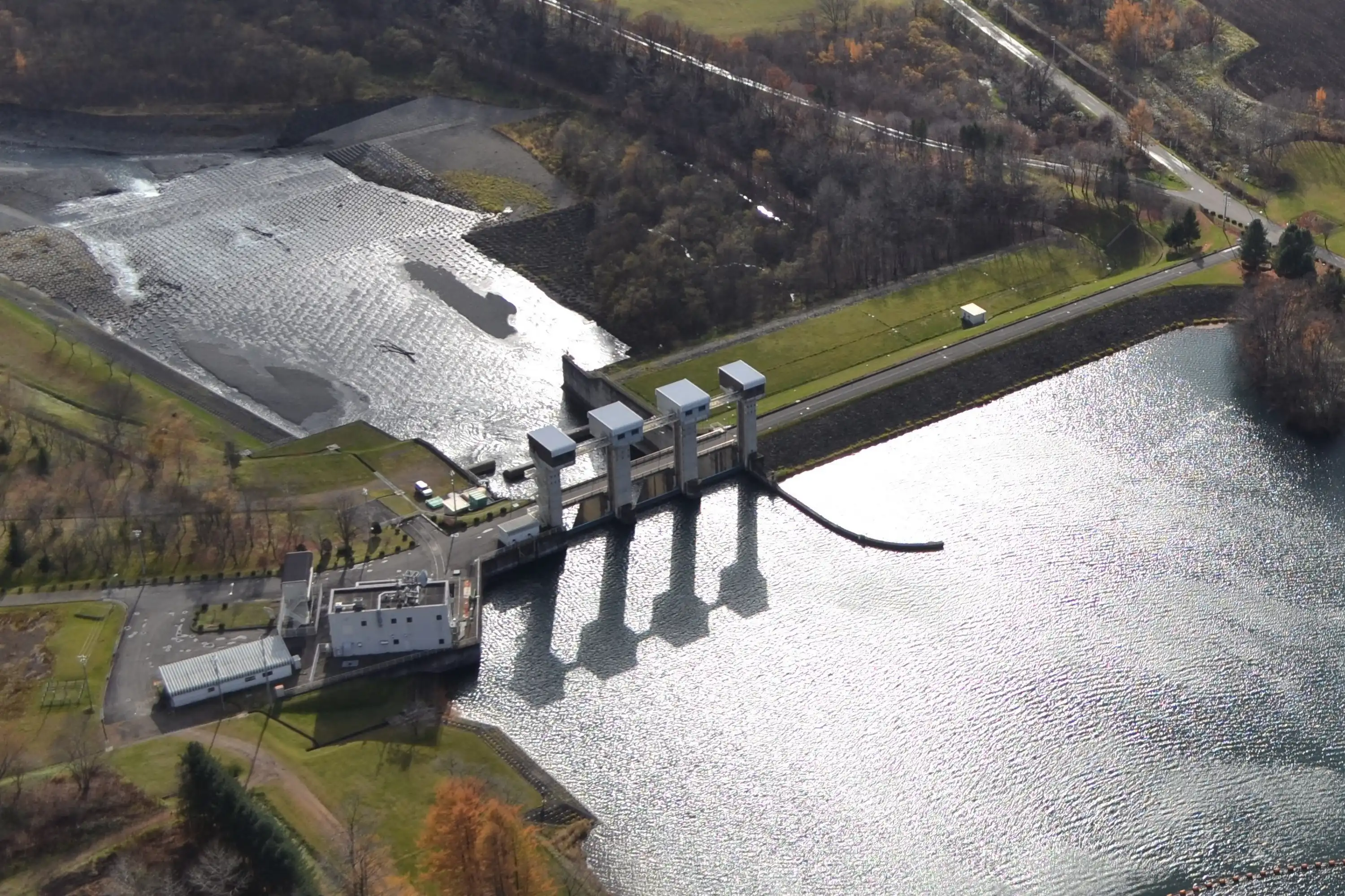 屈足ダム(北海道)