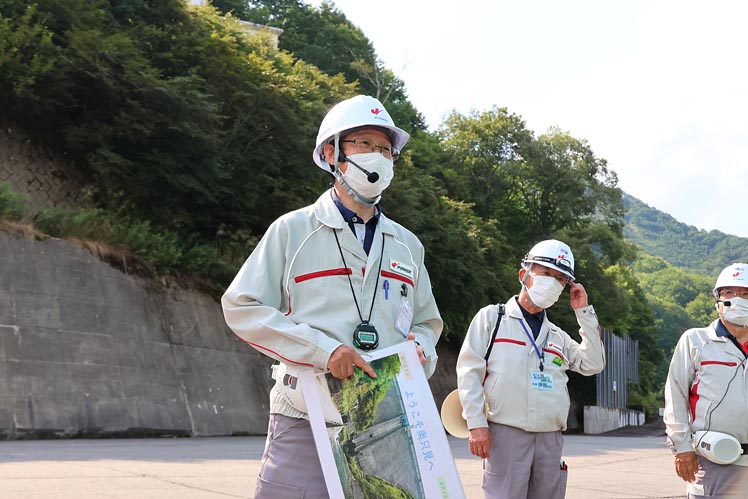 見学前は小出電力所の川内所長から挨拶がありました。