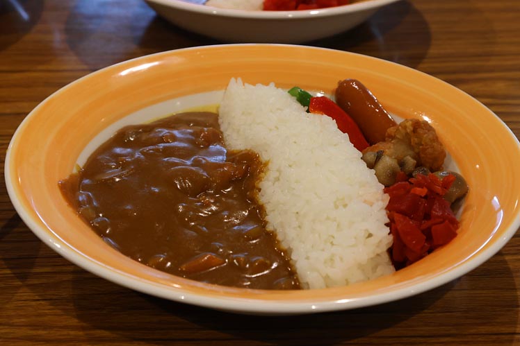 最終日の昼食はダムカレーです。