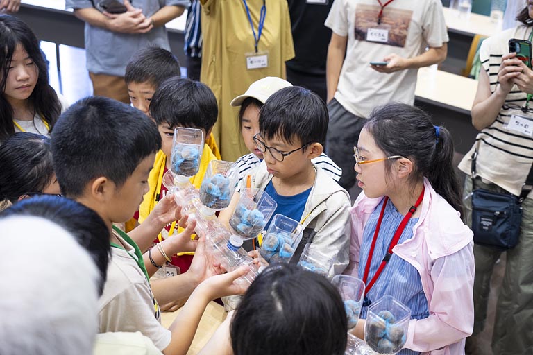 全員のペットボトルをつなげました