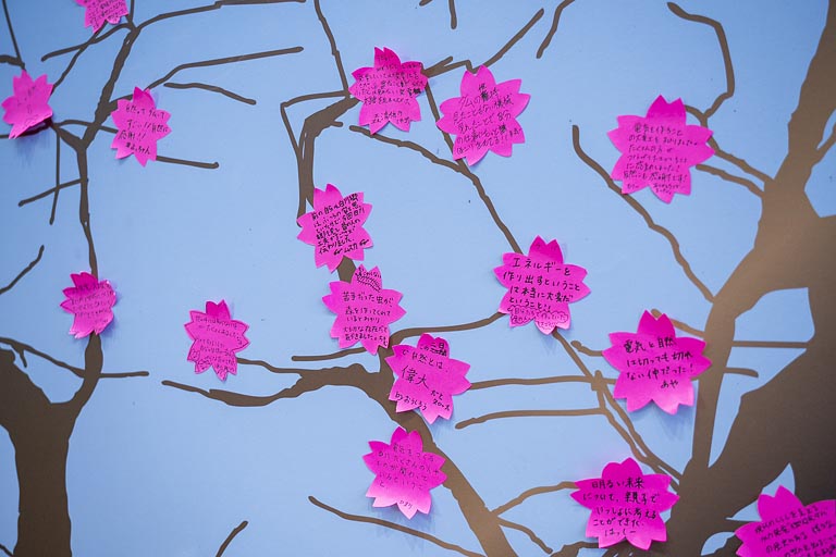 「たくさんの人がつながり、電気がつくられているとわかって感動しました」「苦手な虫が森を作ってくれているとわかりました」「親子で明るい未来について考えることができました」などさまざまな思いが集まりました