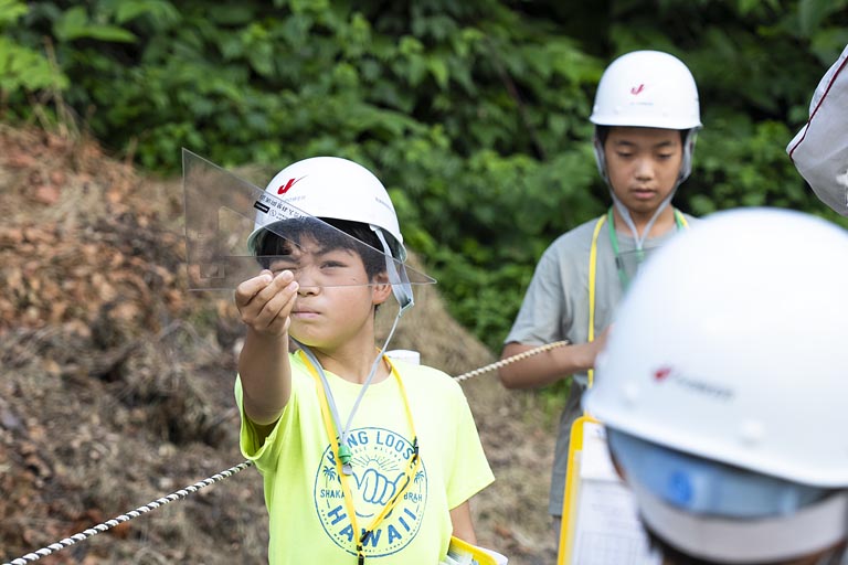 ロックフィルダムの角度は何度？