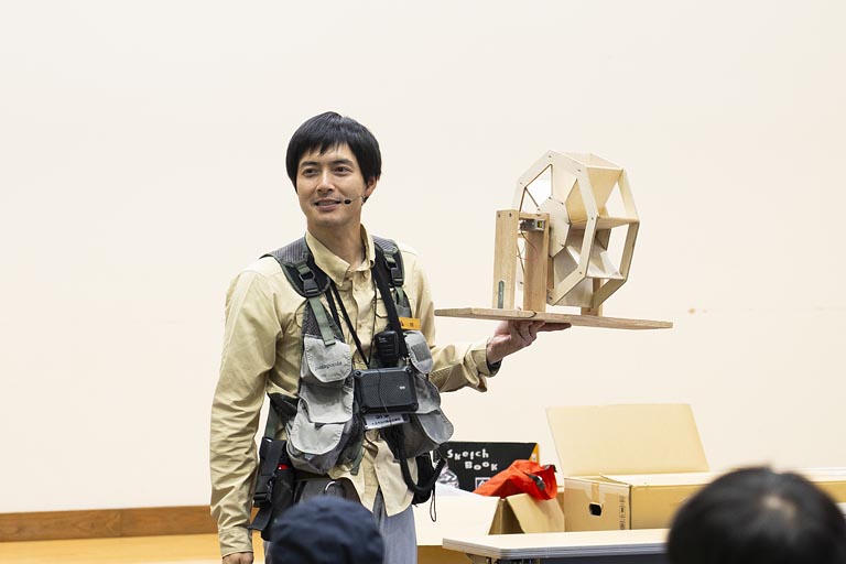 改良を重ねて作られている自然学校オリジナルのエコ×エネ体験ツアー専用の水車