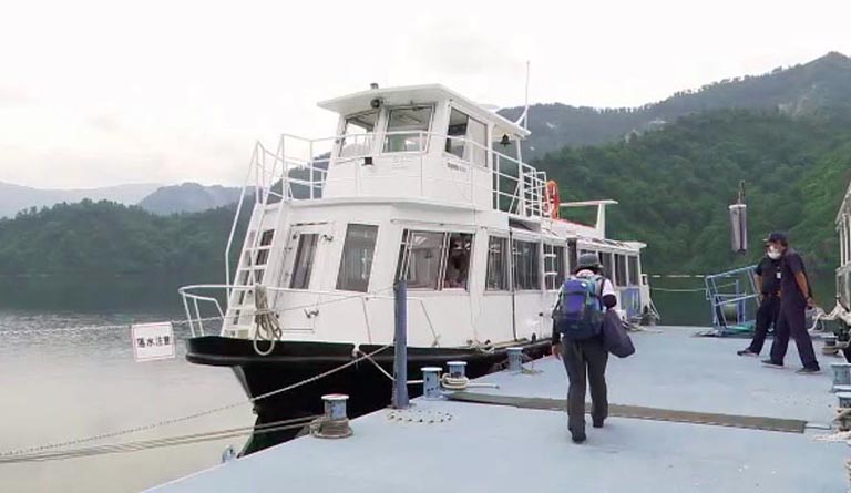 奥只見湖の船着場です。ぱりんこがここから船に乗って銀山平に向かいました。