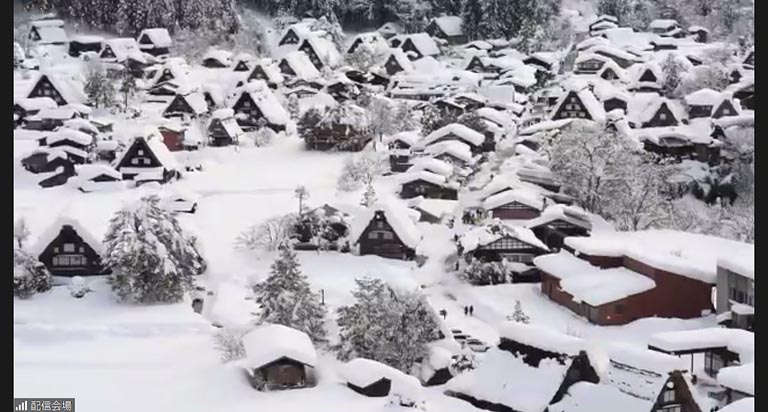 岐阜県の山の中にある世界遺産、白川郷合掌集落。この地域は四方を山に閉ざされ、冬には雪が3m近く積もるために、他の地域との流通が難しい場所でした。合掌家屋をはじめとした昔の人の暮らしが色濃く残っています。