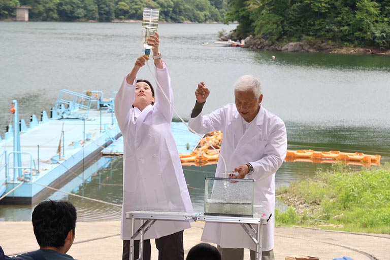 集めた水で水力発電!