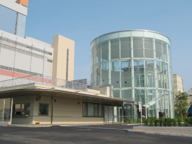 ISOGOエネルギープラザ（写真右）