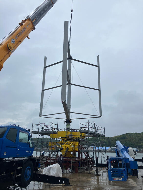 浮遊軸型風車（FAWT）小型実験機　陸上試験